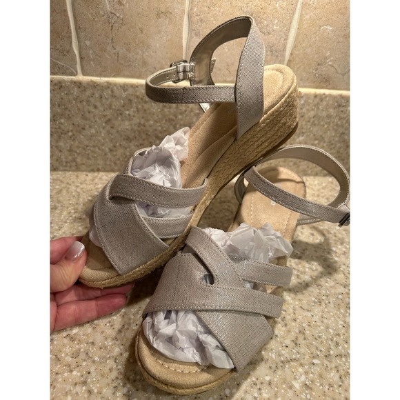 Lands' End Shoes - Lands’ End Canvas wedge sandal beige canvas Size 8